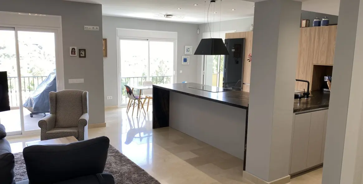 Продажа апартаментов на среднем этаже в Benahavís 2