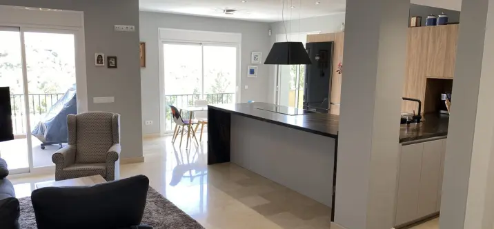 Sale of middle floor apartment in Benahavís 1