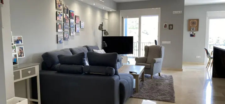 Sale of middle floor apartment in Benahavís 2