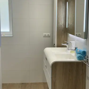 Sale of middle floor apartment in Benahavís