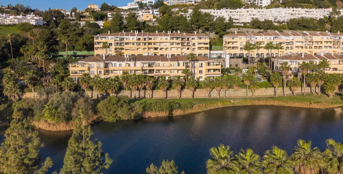 Продажа апартаментов на среднем этаже в Benahavís 23