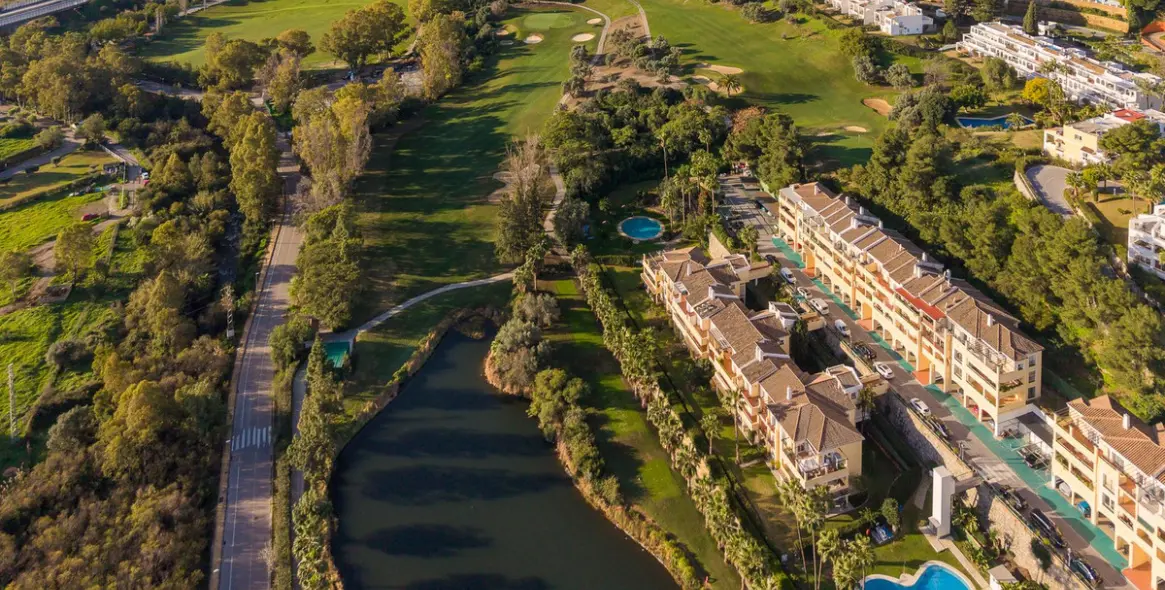 Продажа апартаментов на среднем этаже в Benahavís 27