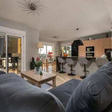Venta de apartamento en planta media en Benahavís