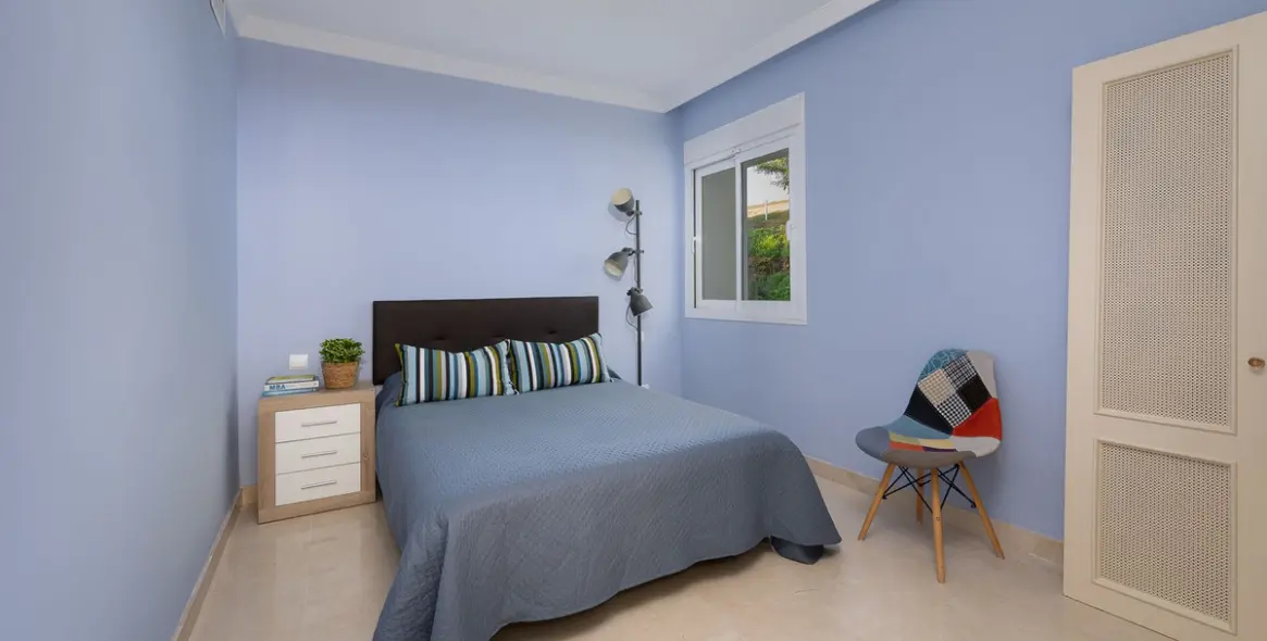 Sale of middle floor apartment in Benahavís 16