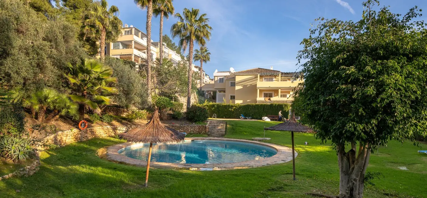 Sale of middle floor apartment in Benahavís 3
