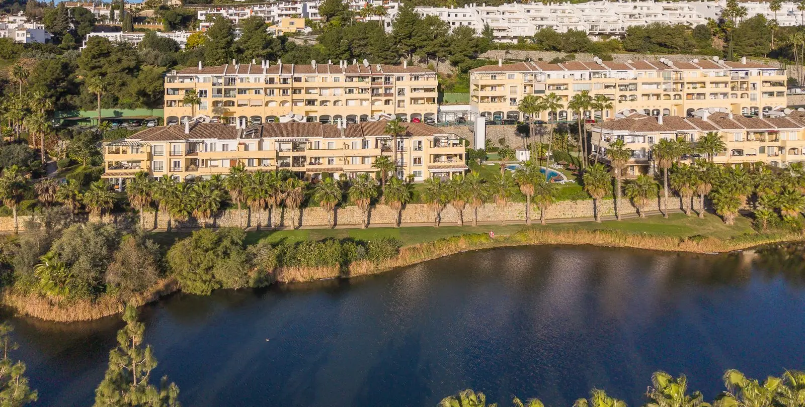 Sale of middle floor apartment in Benahavís 22