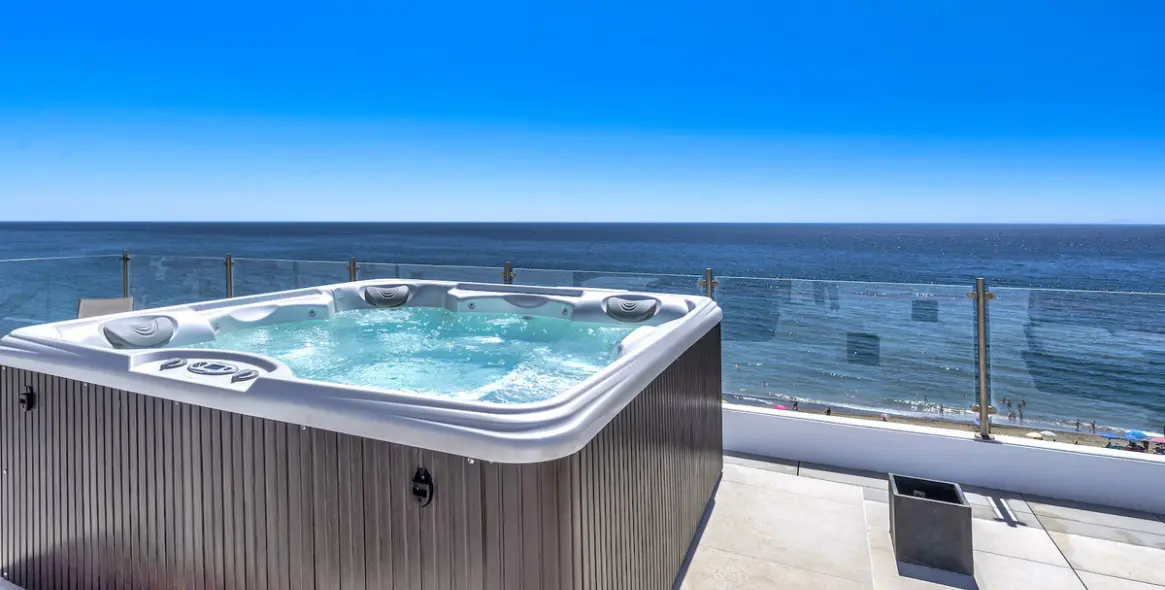Short-term rent of penthouse in Estepona 1