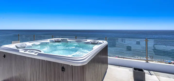 Short-term rent of penthouse in Estepona 0