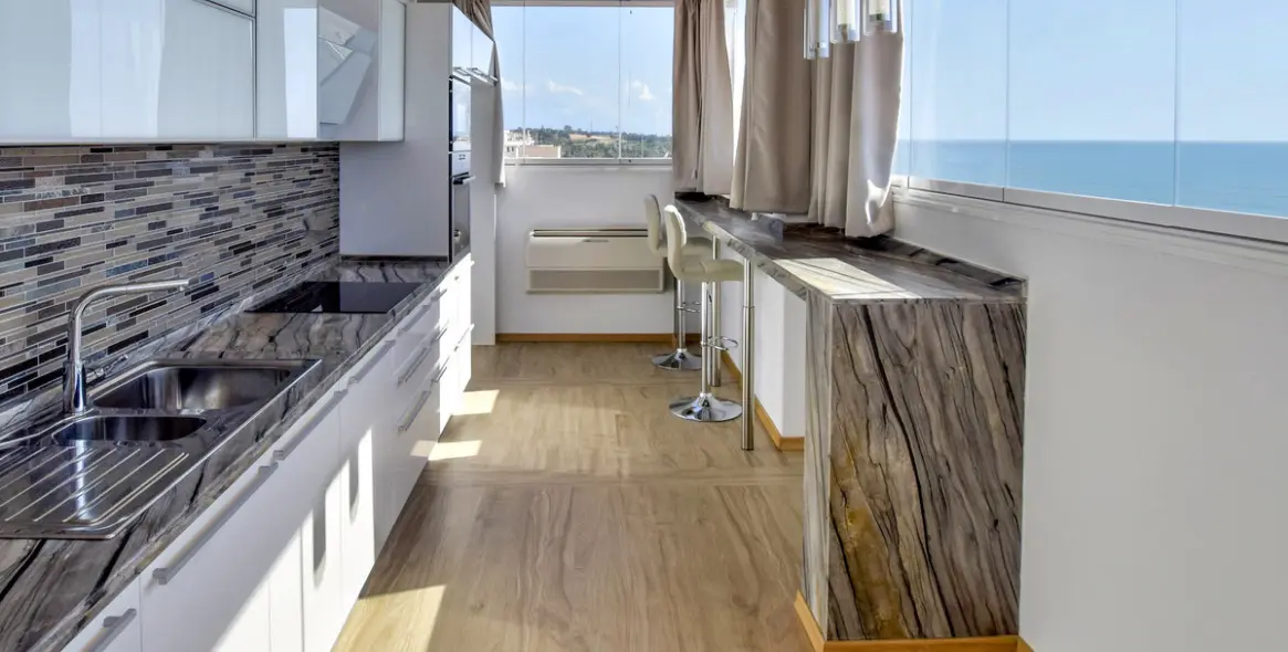 Short-term rent of penthouse in Estepona 3