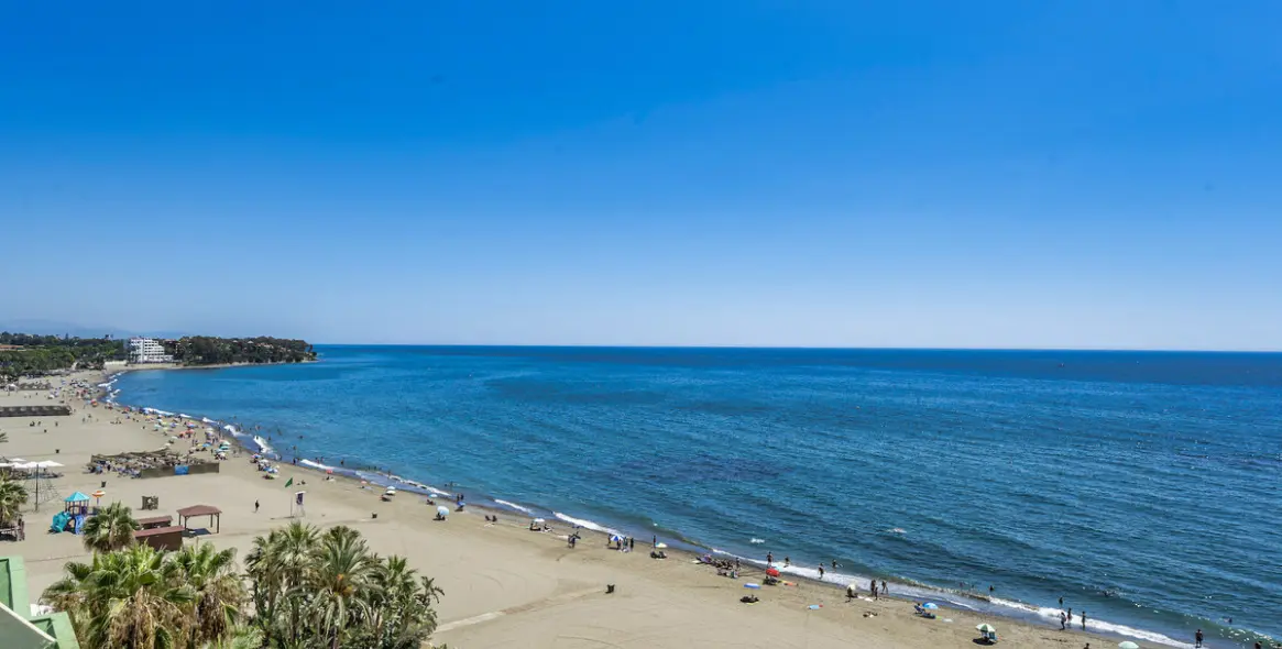 Short-term rent of penthouse in Estepona 19