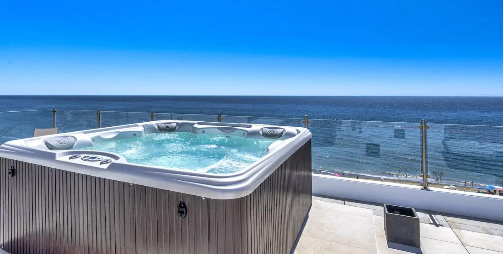 Sale of penthouse in Estepona 1