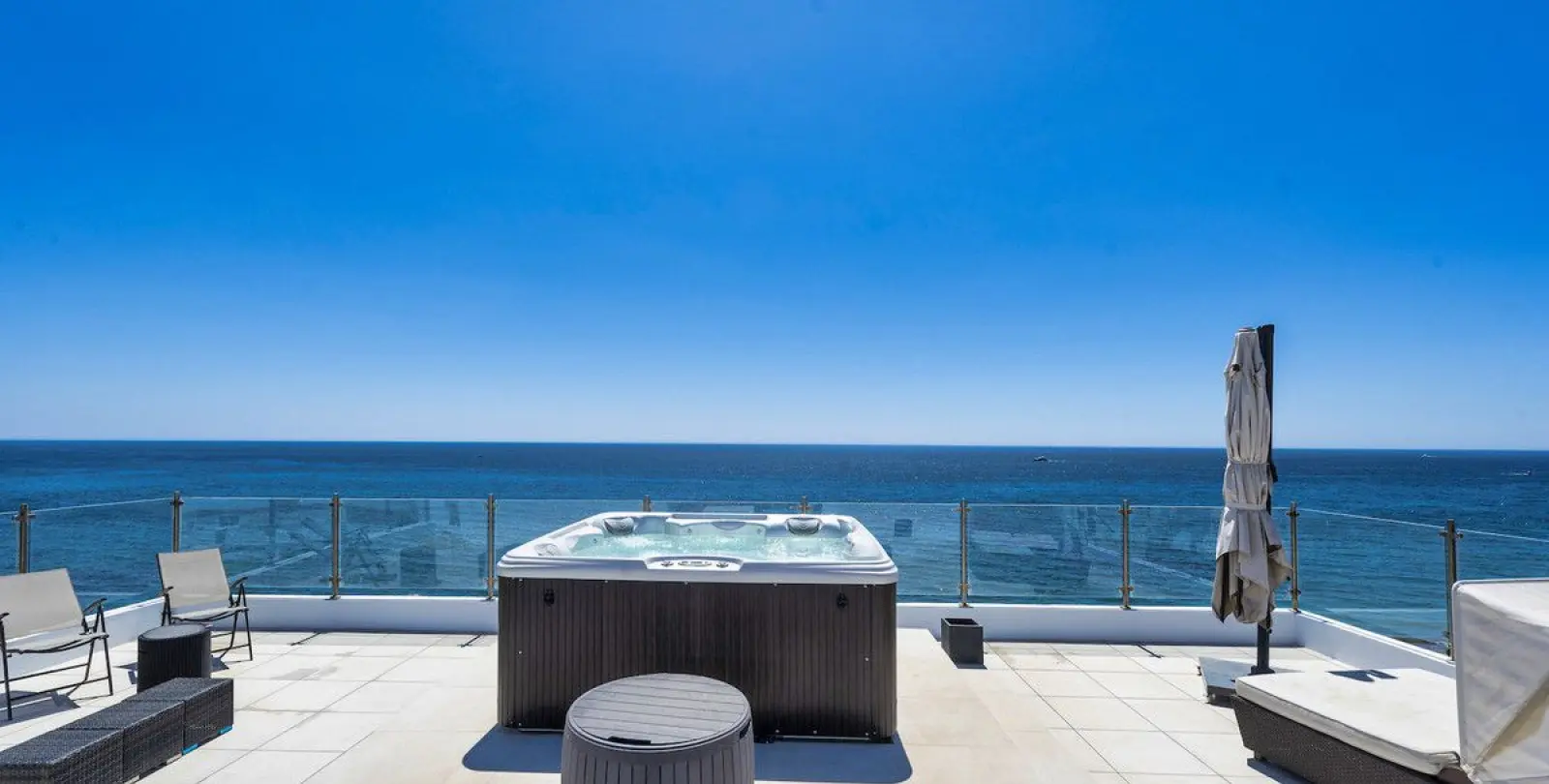 Sale of penthouse in Estepona 17