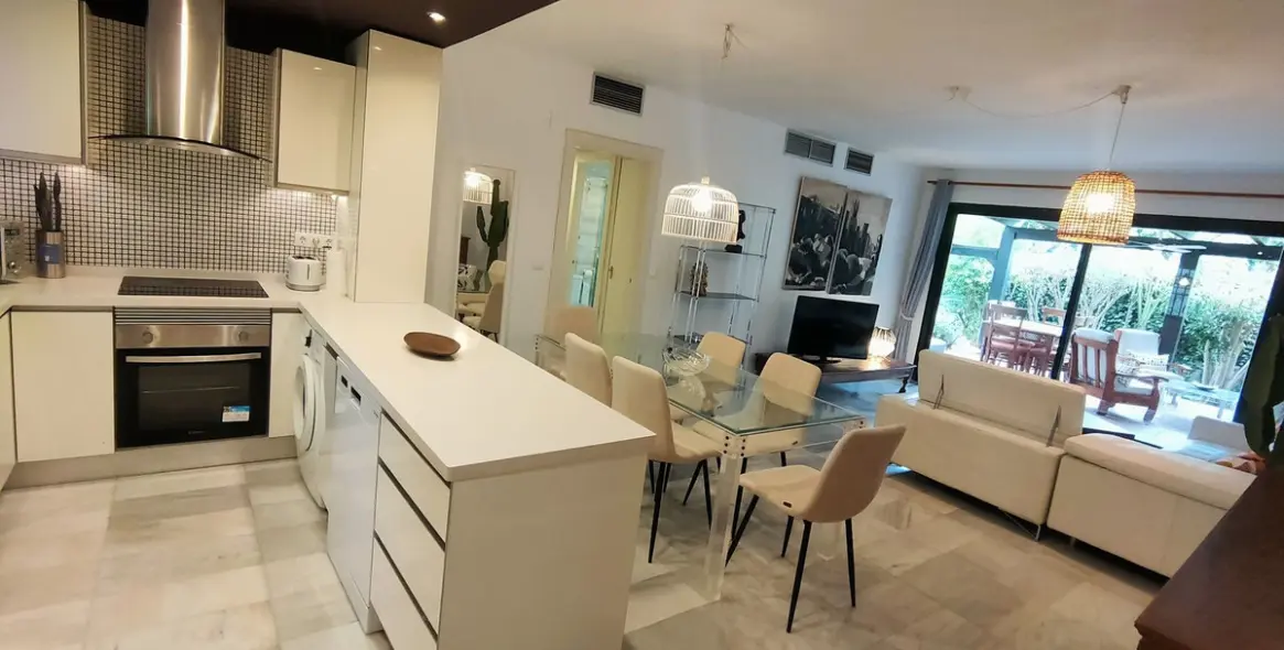 Long-term rent of ground floor apartment in Puerto Banús 2