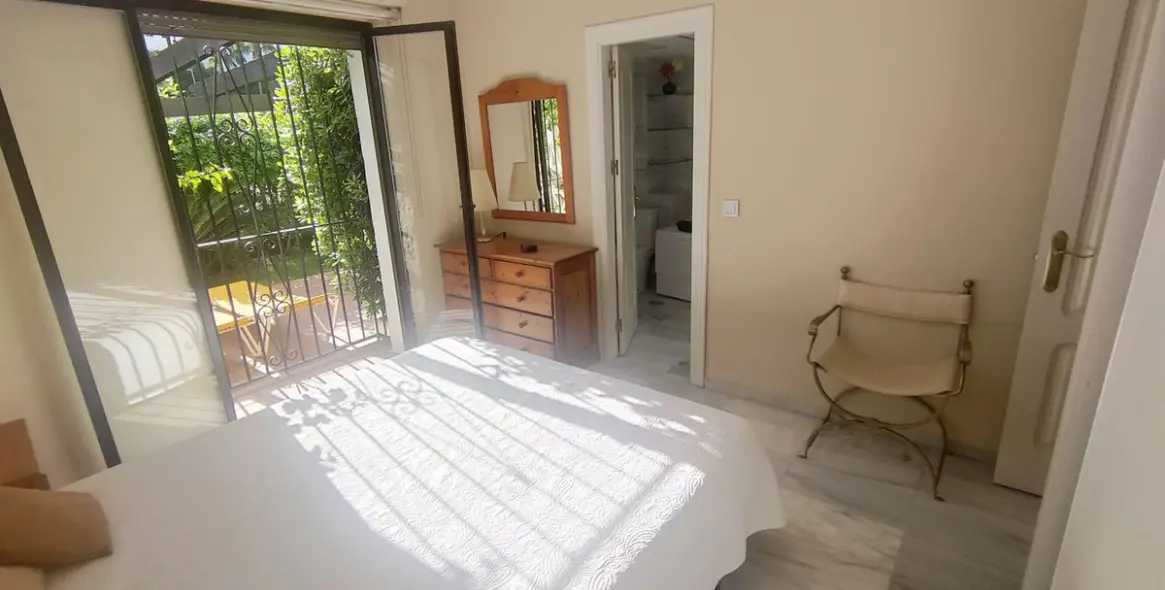 Долгосрочная аренда апартаментов на первом этаже в Puerto Banús 22