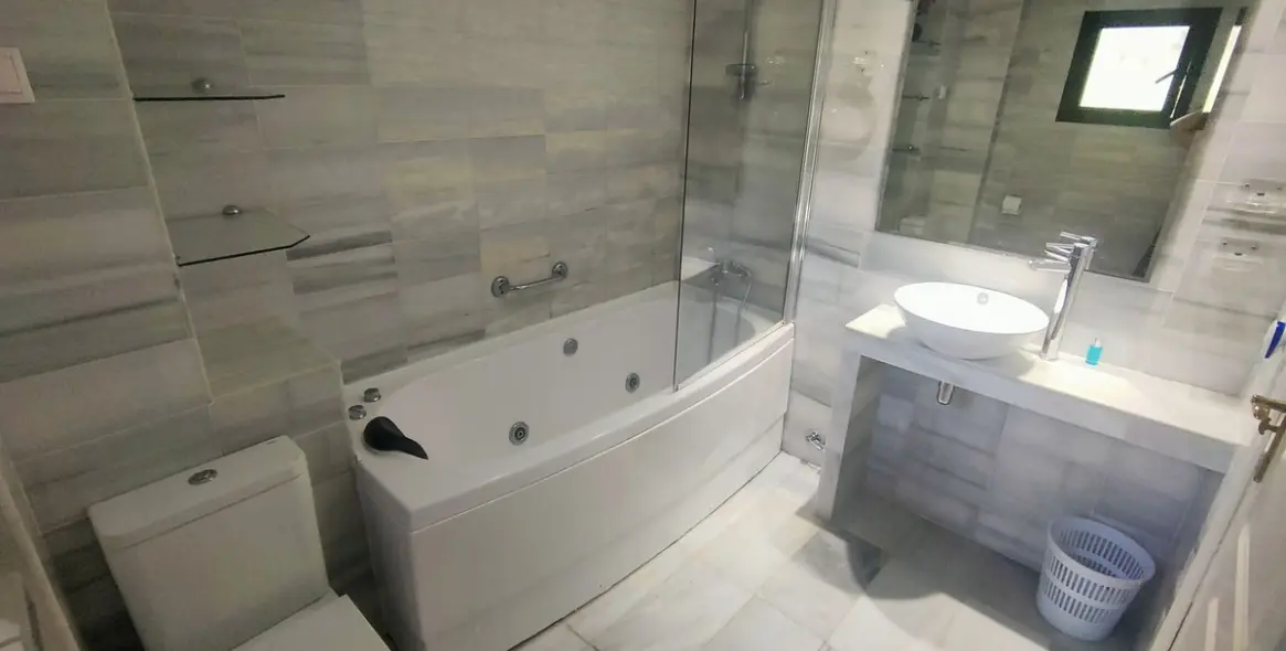 Долгосрочная аренда апартаментов на первом этаже в Puerto Banús 26