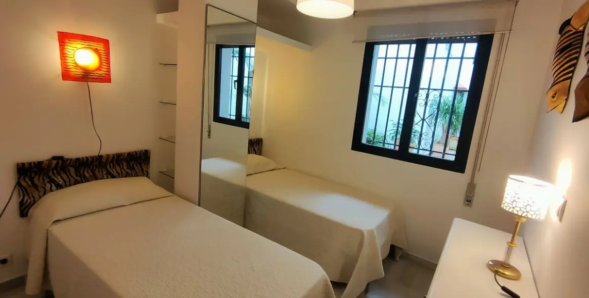 Долгосрочная аренда апартаментов на первом этаже в Puerto Banús 36