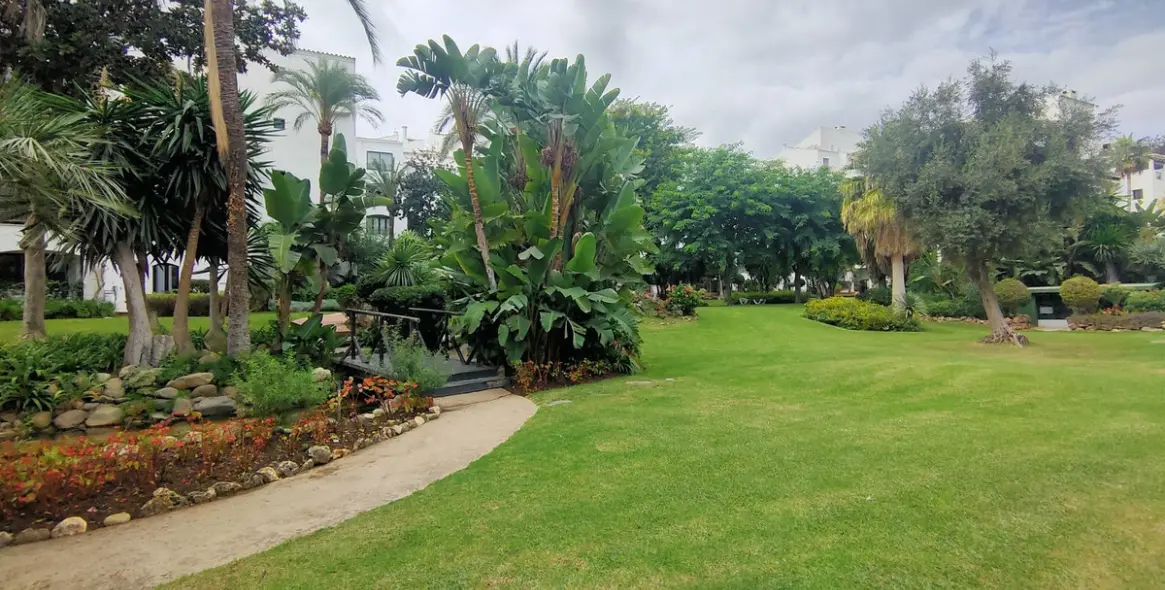 Долгосрочная аренда апартаментов на первом этаже в Puerto Banús 40