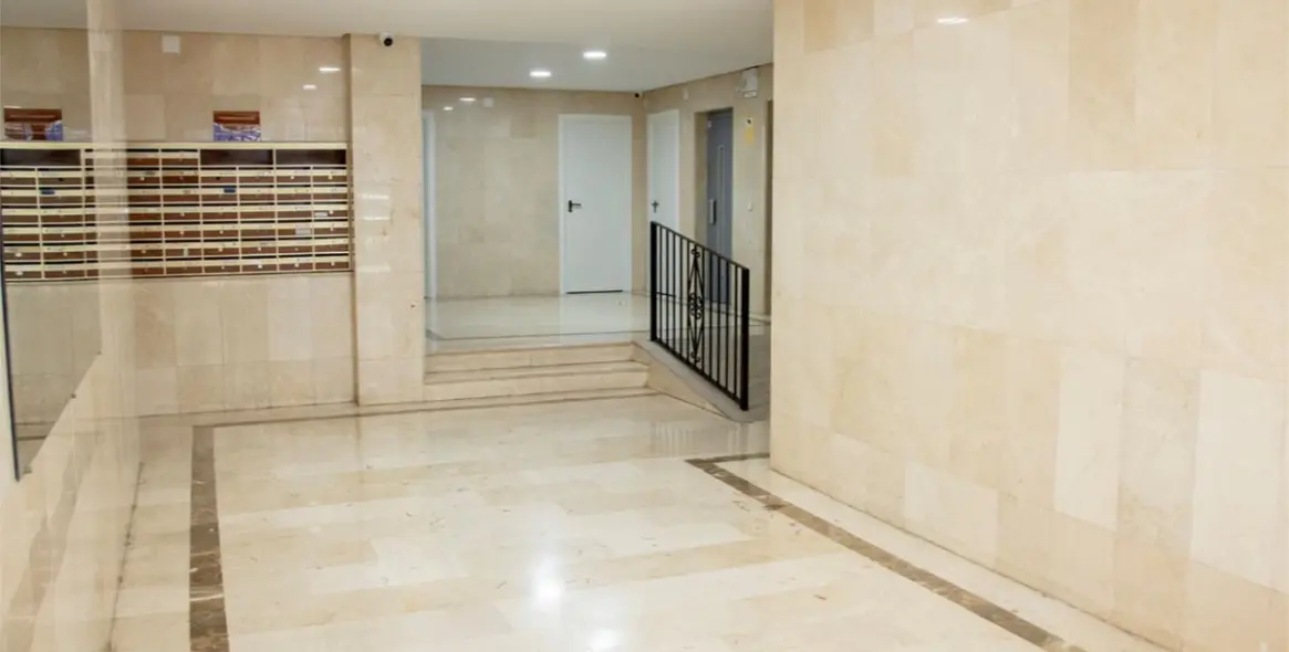 Sale of middle floor apartment in San Pedro de Alcántara 2