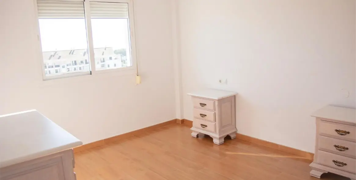 Sale of middle floor apartment in San Pedro de Alcántara 9