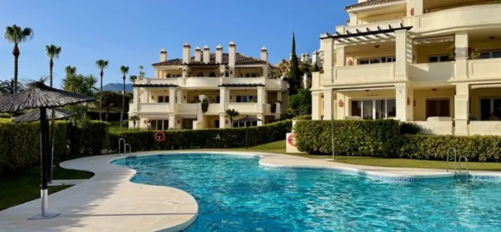 Venta de apartamento en planta media en Casares 0