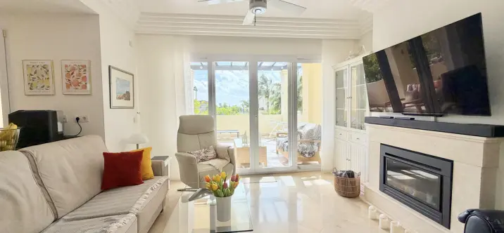 Venta de apartamento en planta media en Casares 1