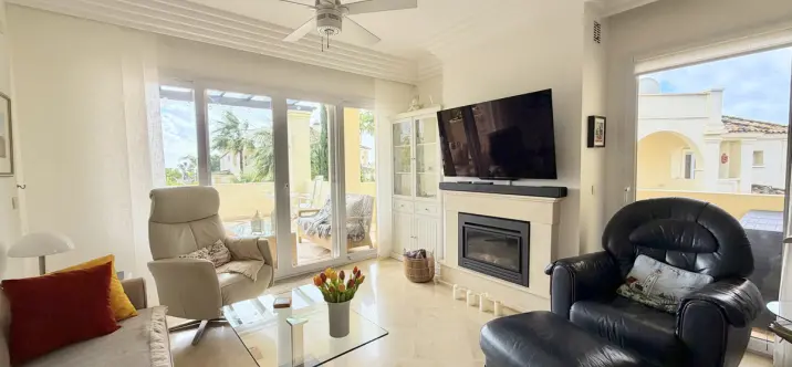 Venta de apartamento en planta media en Casares 2