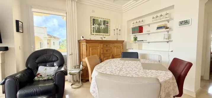 Venta de apartamento en planta media en Casares 4