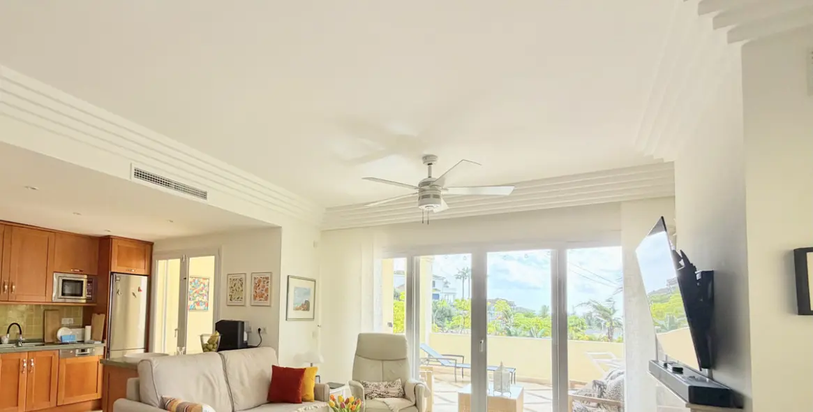 Продажа апартаментов на среднем этаже в Casares 6