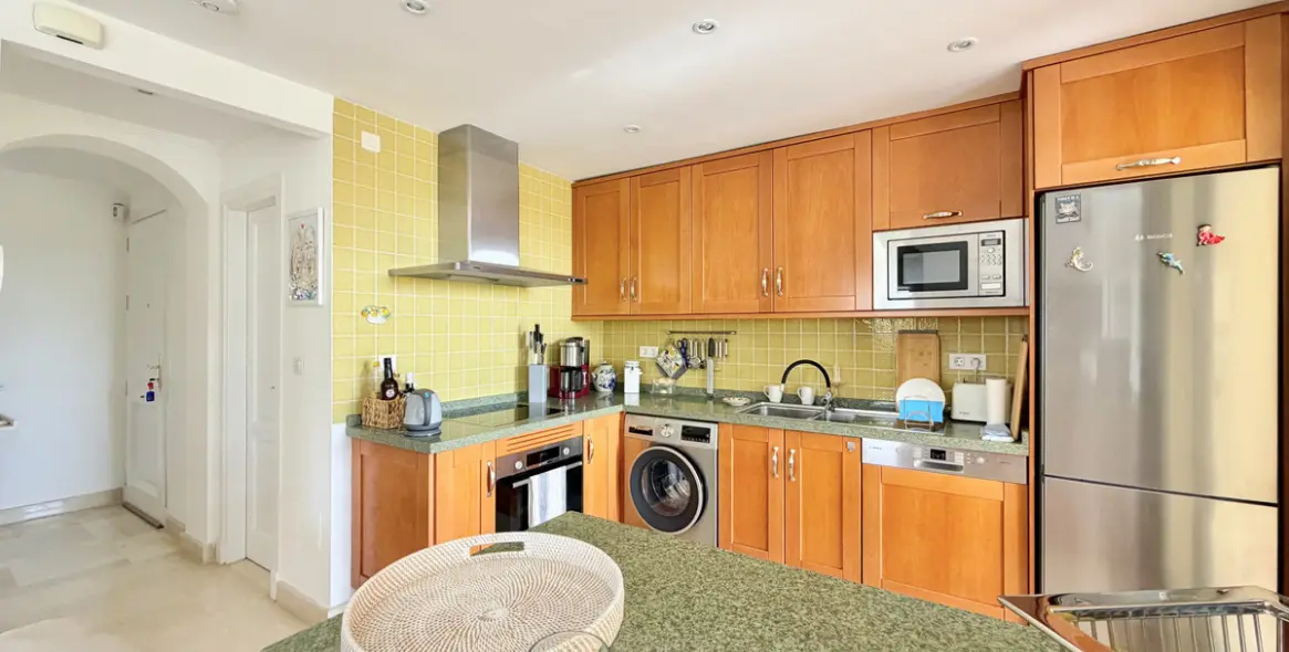 Продажа апартаментов на среднем этаже в Casares 8