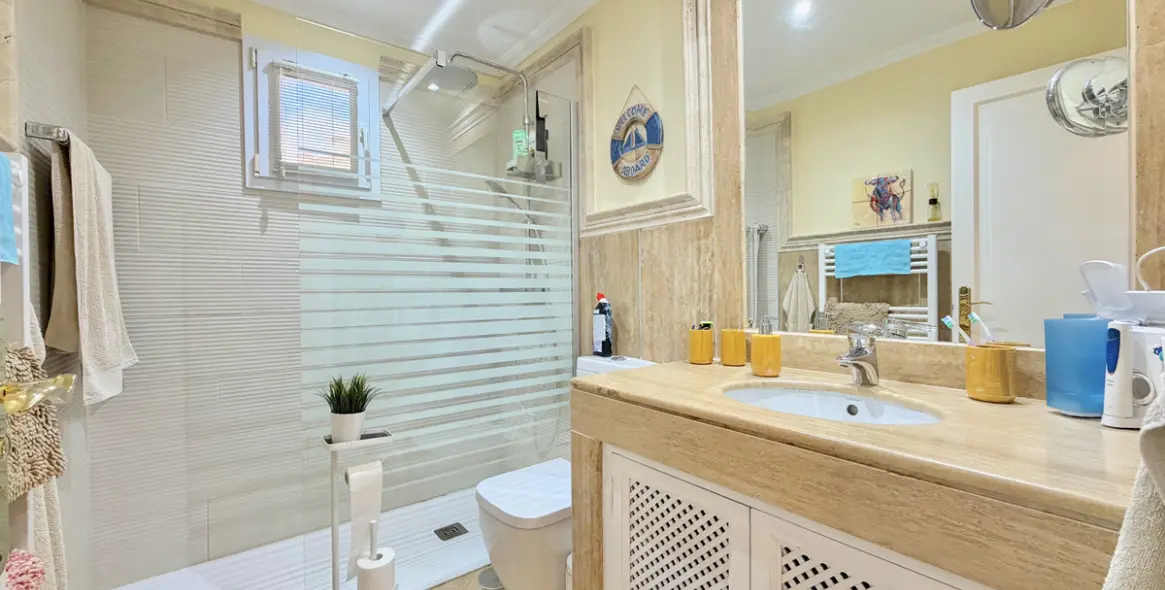 Продажа апартаментов на среднем этаже в Casares 11