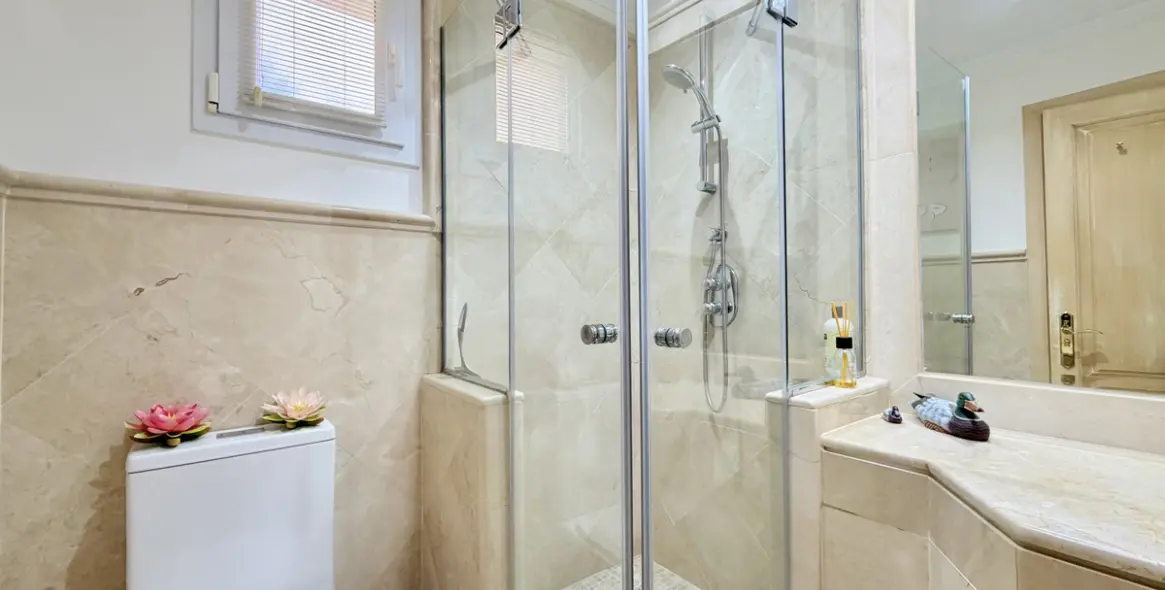 Продажа апартаментов на среднем этаже в Casares 14