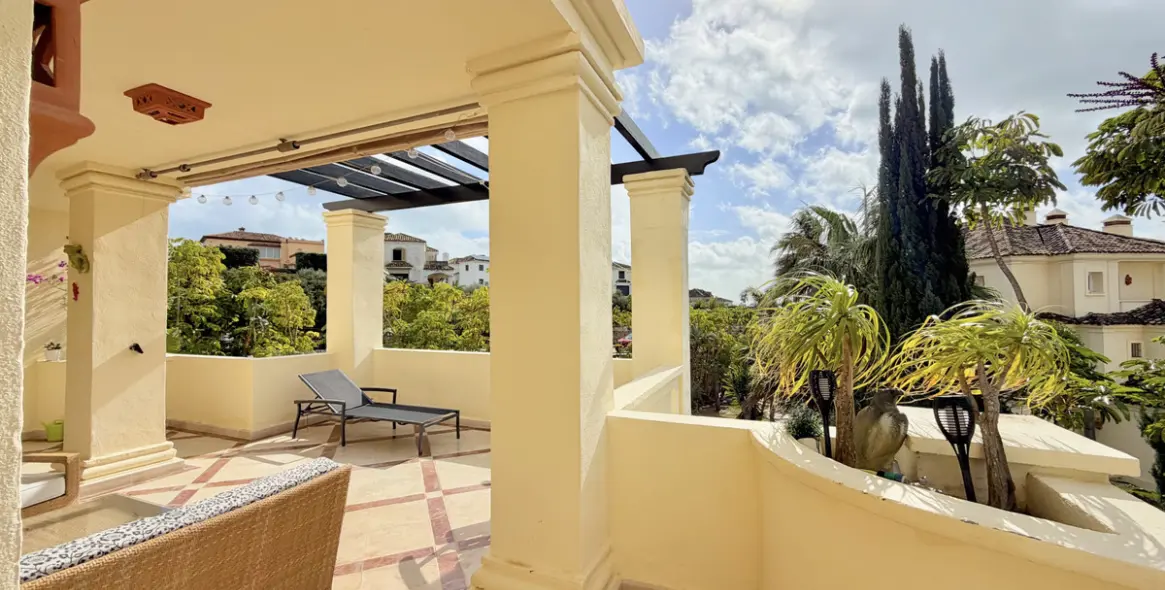 Продажа апартаментов на среднем этаже в Casares 16