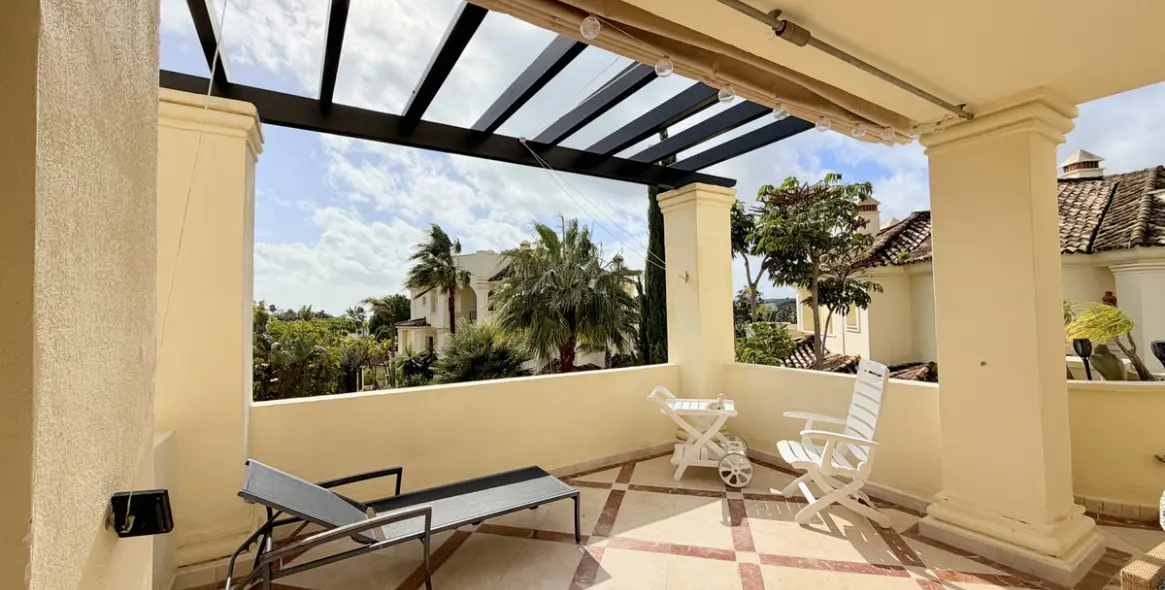 Продажа апартаментов на среднем этаже в Casares 17