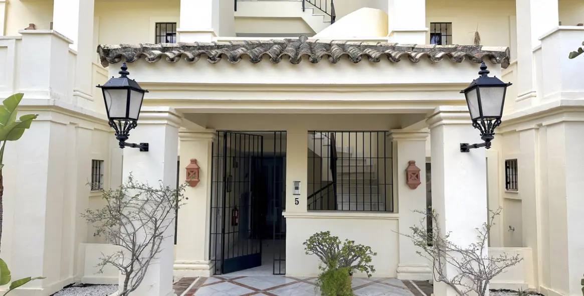 Продажа апартаментов на среднем этаже в Casares 20