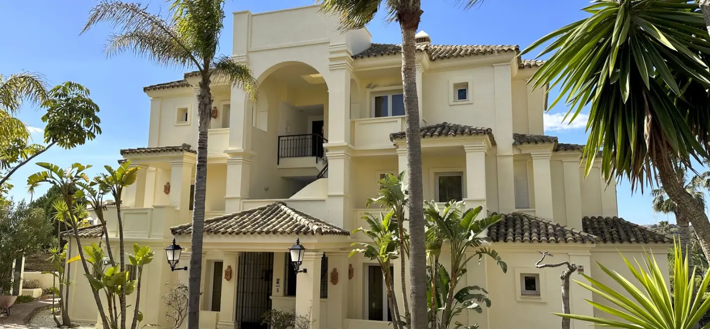 Venta de apartamento en planta media en Casares 1