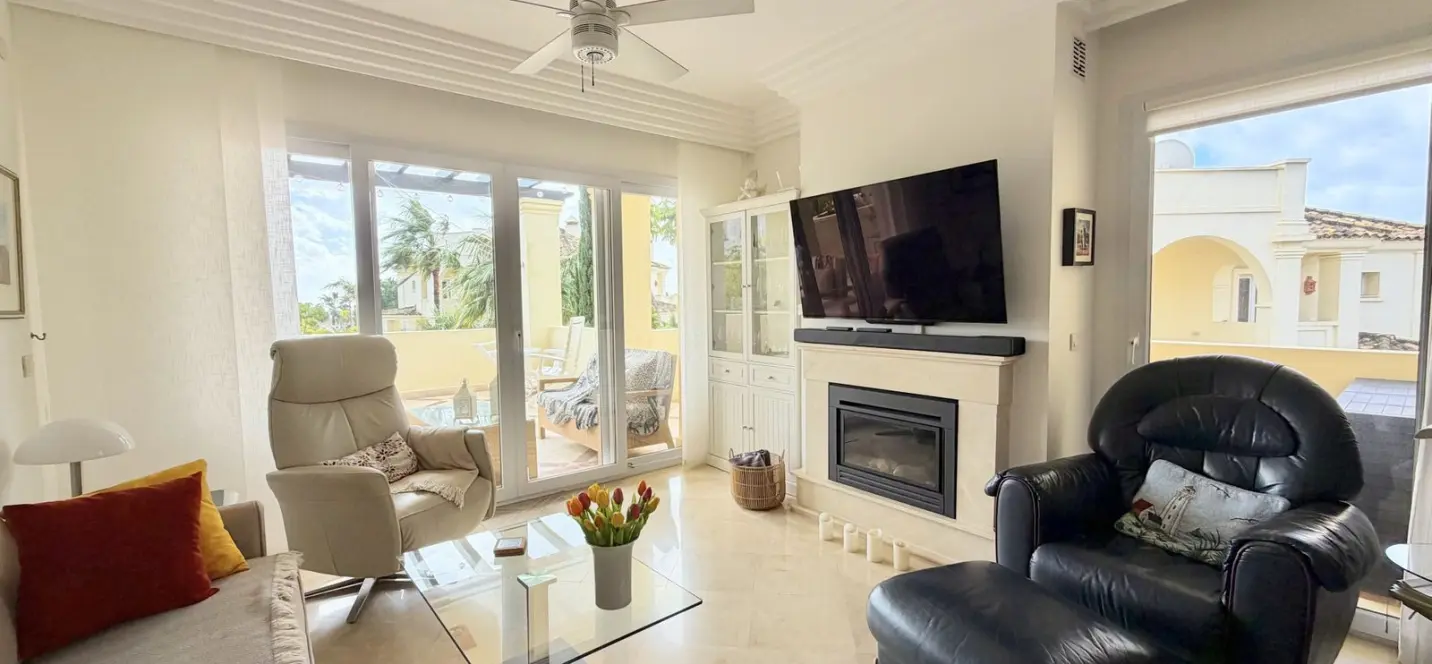 Venta de apartamento en planta media en Casares 2