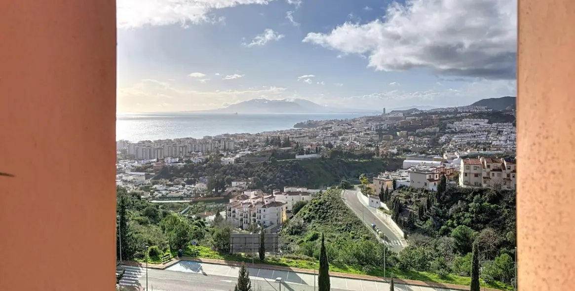 Sale of middle floor apartment in Rincón de la Victoria 1