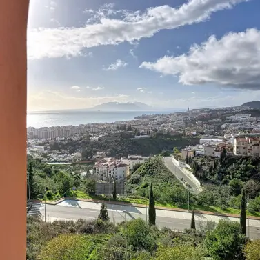 Sale of middle floor apartment in Rincón de la Victoria