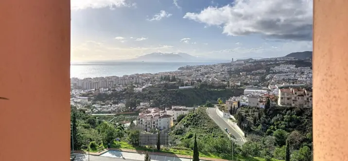 Sale of middle floor apartment in Rincón de la Victoria 0