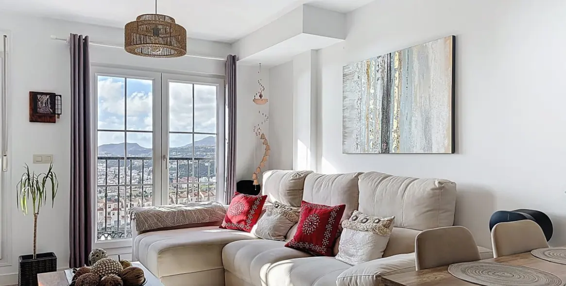 Sale of middle floor apartment in Rincón de la Victoria 2