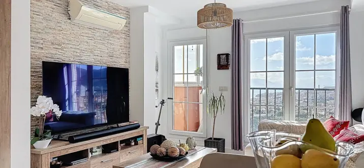 Sale of middle floor apartment in Rincón de la Victoria 2