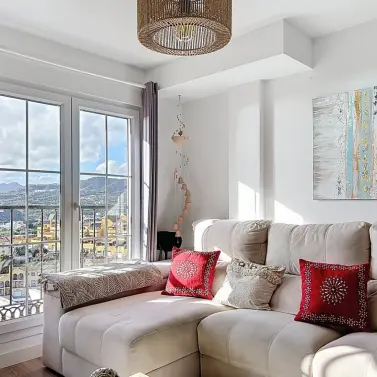 Sale of middle floor apartment in Rincón de la Victoria