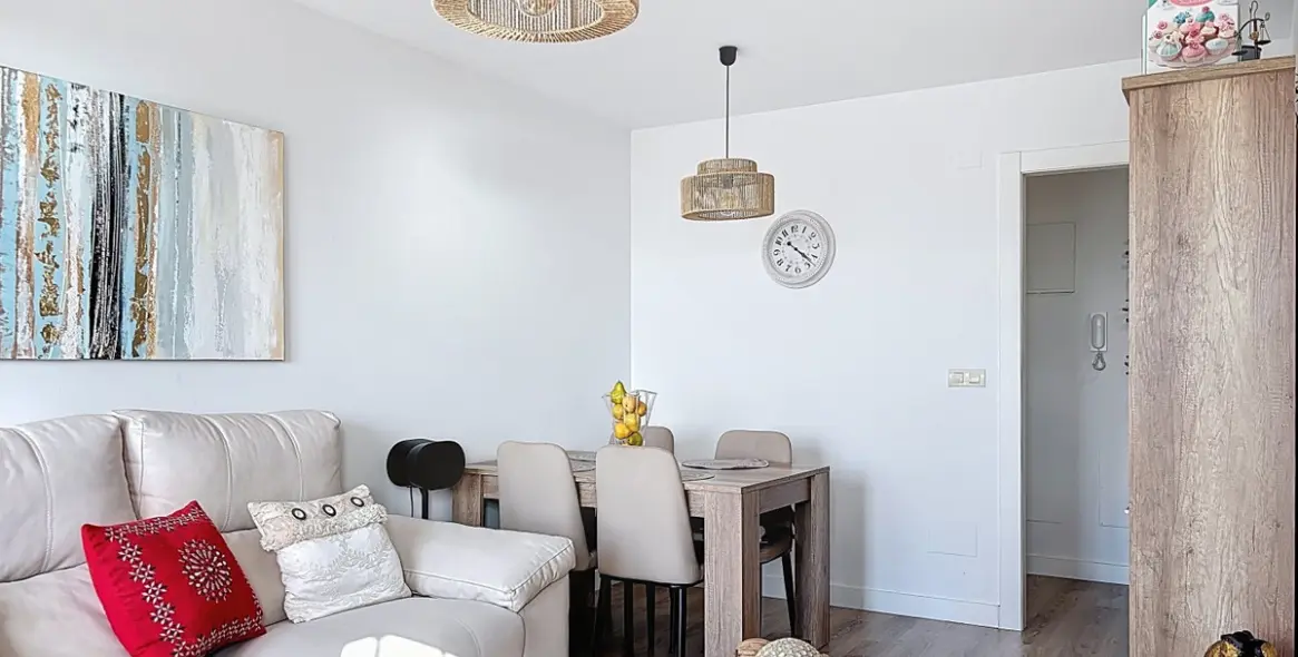 Sale of middle floor apartment in Rincón de la Victoria 6