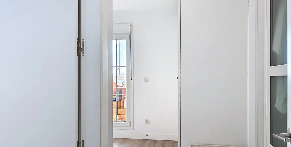 Sale of middle floor apartment in Rincón de la Victoria 8