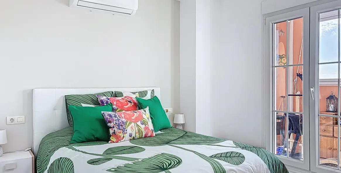 Sale of middle floor apartment in Rincón de la Victoria 9