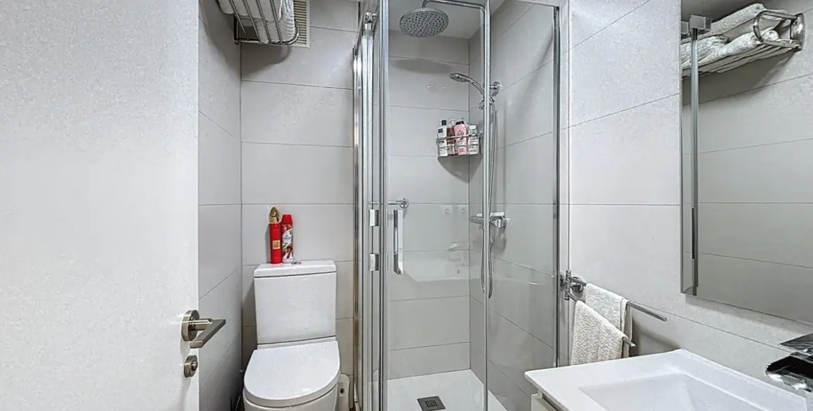 Sale of middle floor apartment in Rincón de la Victoria 23