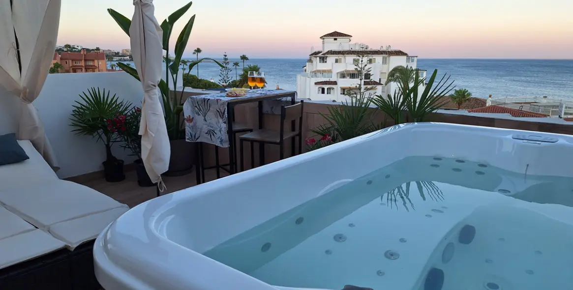 Sale of penthouse duplex in Estepona 1