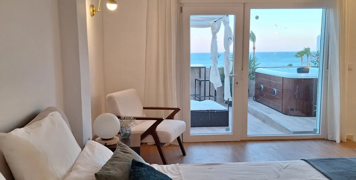 Sale of penthouse duplex in Estepona 10