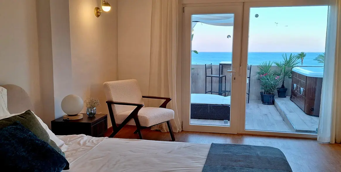 Sale of penthouse duplex in Estepona 11