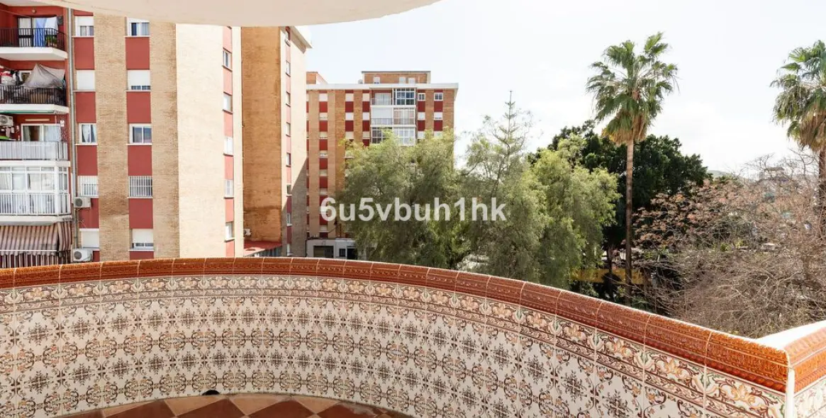 Venta de apartamento en planta media en Fuengirola 3